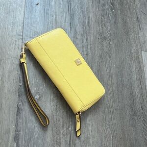 Liz Claiborne Erica Womens Zip Around Wallet